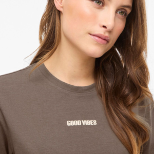 Camiseta básica Good Vibes – VILA
