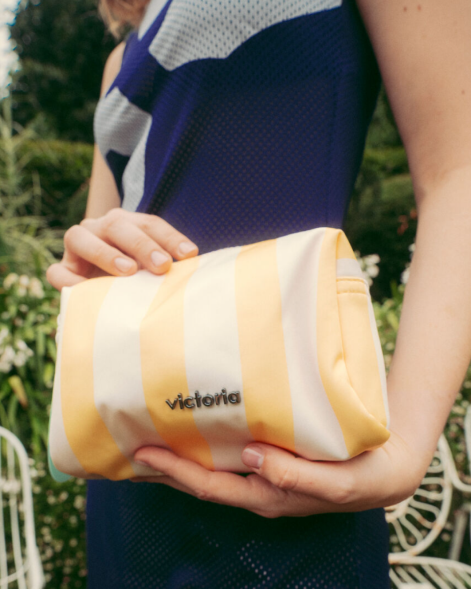 Neceser de rayas amarillo pastel y blanco – Victoria