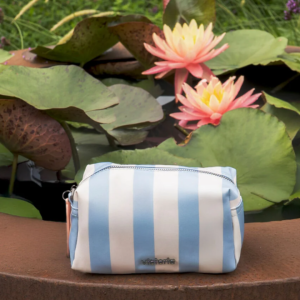 Neceser de rayas azul cielo y blanco – Victoria