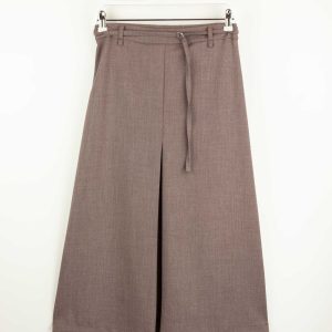 Falda midi con pliegue